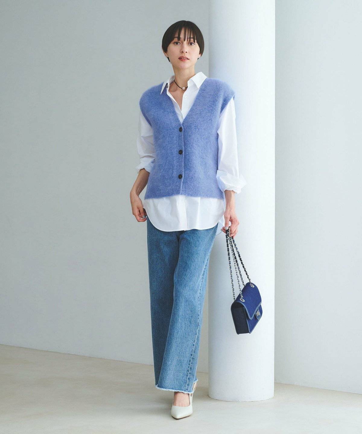 パンツコーデの女性