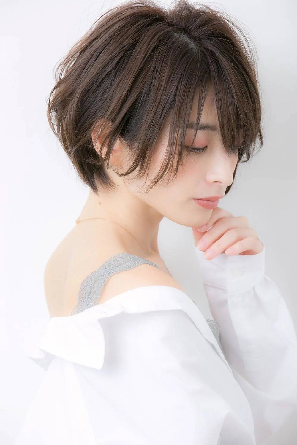 サイド長めのニュアンスショート