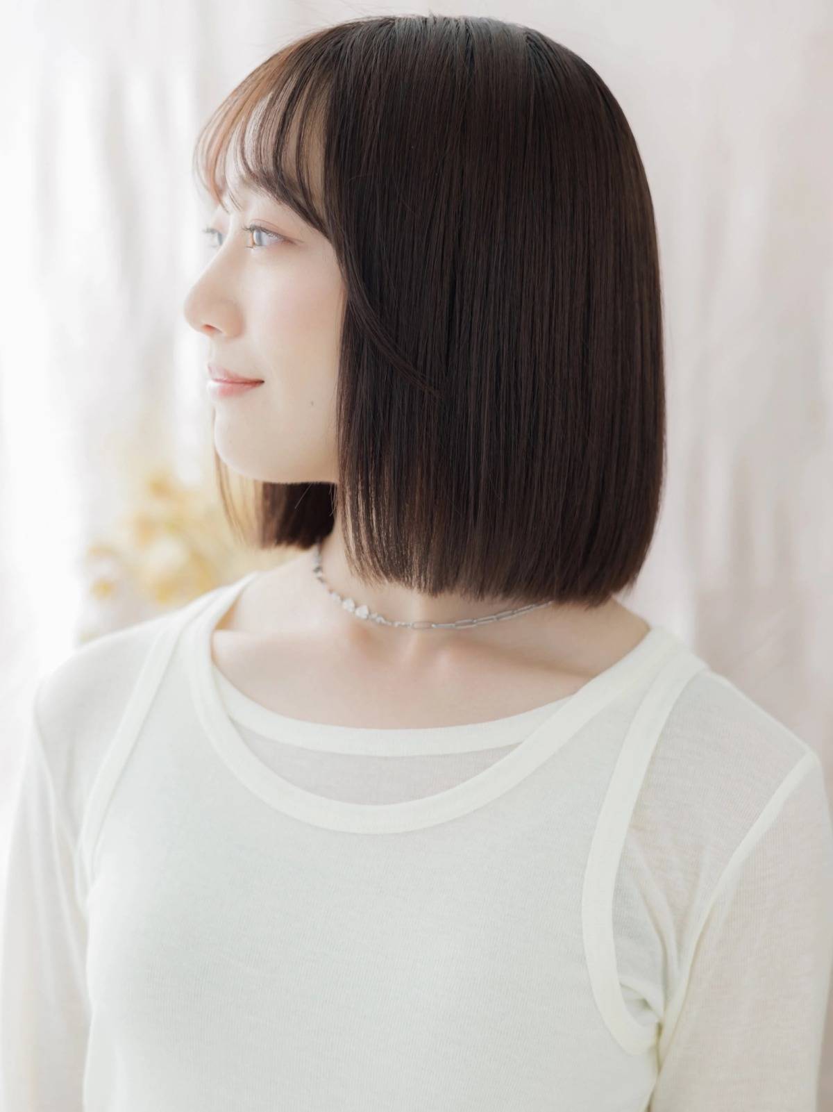 ダークブラウンカラーのシンプルボブ