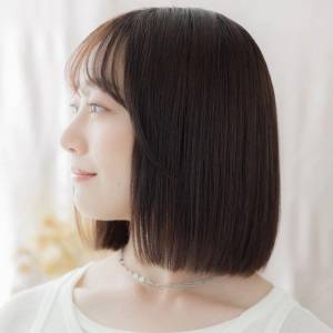  ダークブラウンカラーのシンプルボブ 