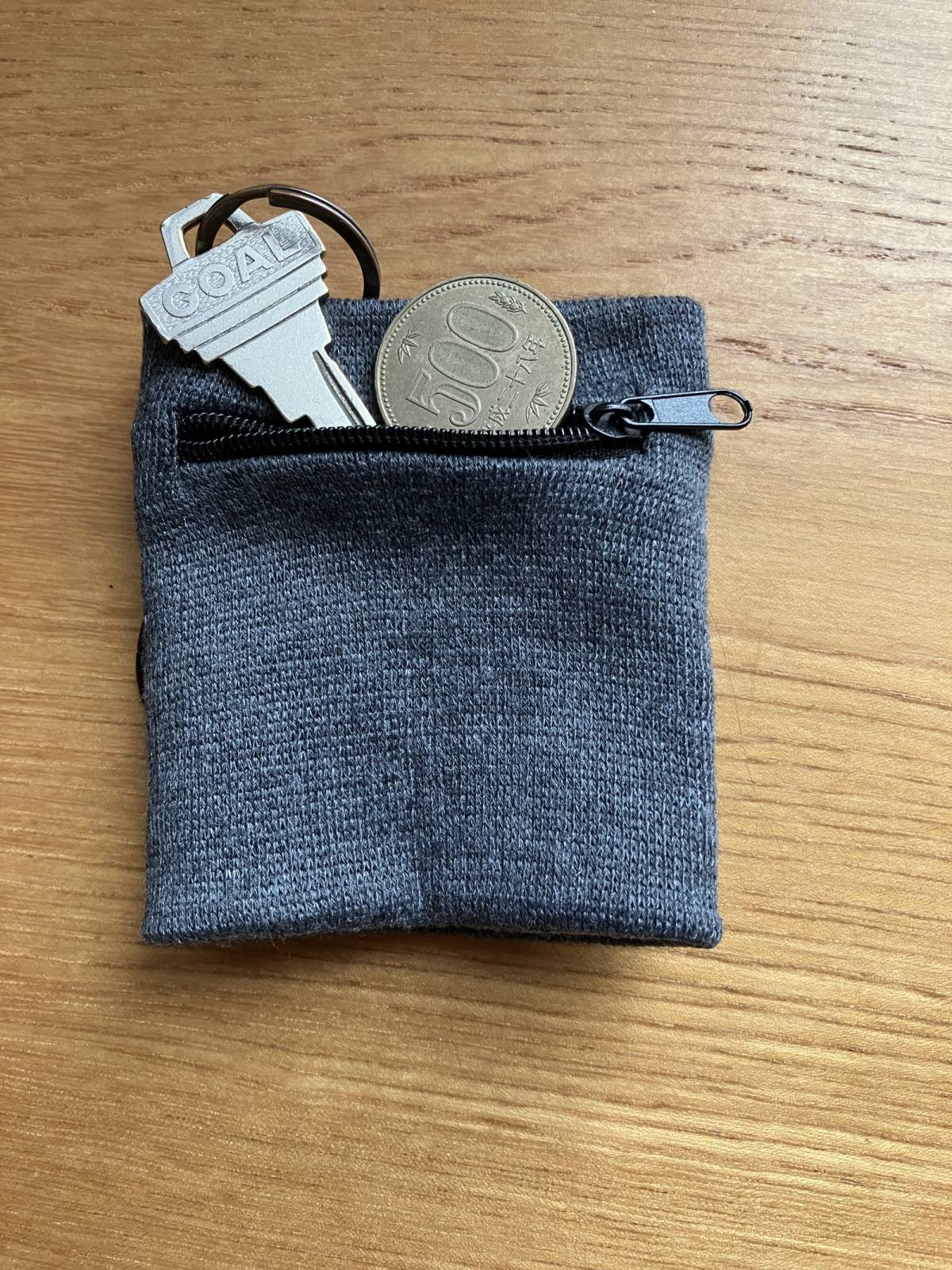 セリアのリストバンドポーチ