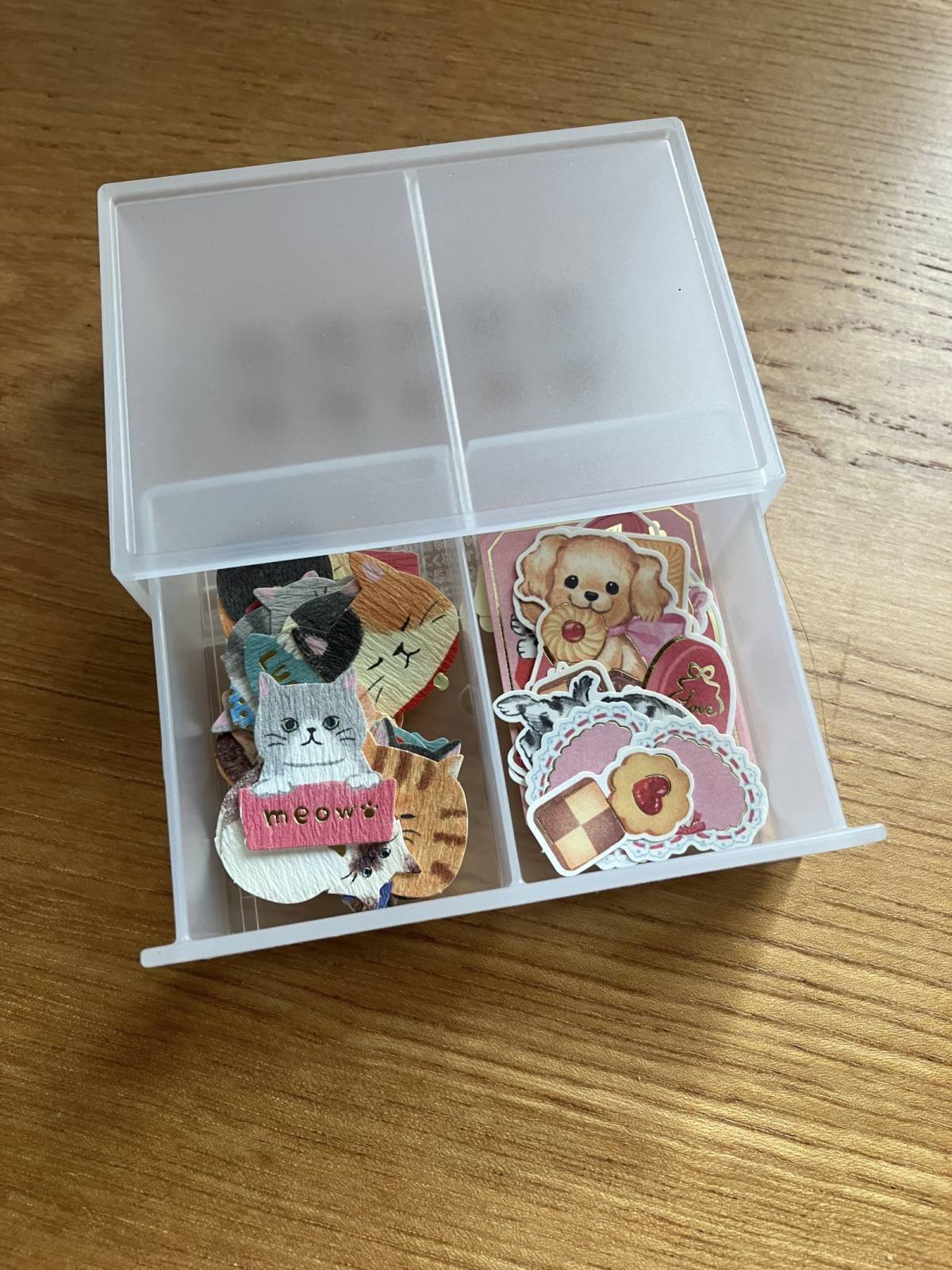 セリアのフレークシール収納ケース