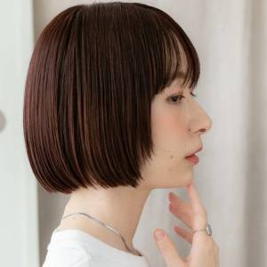 暖色カラーのシンプルボブ 
