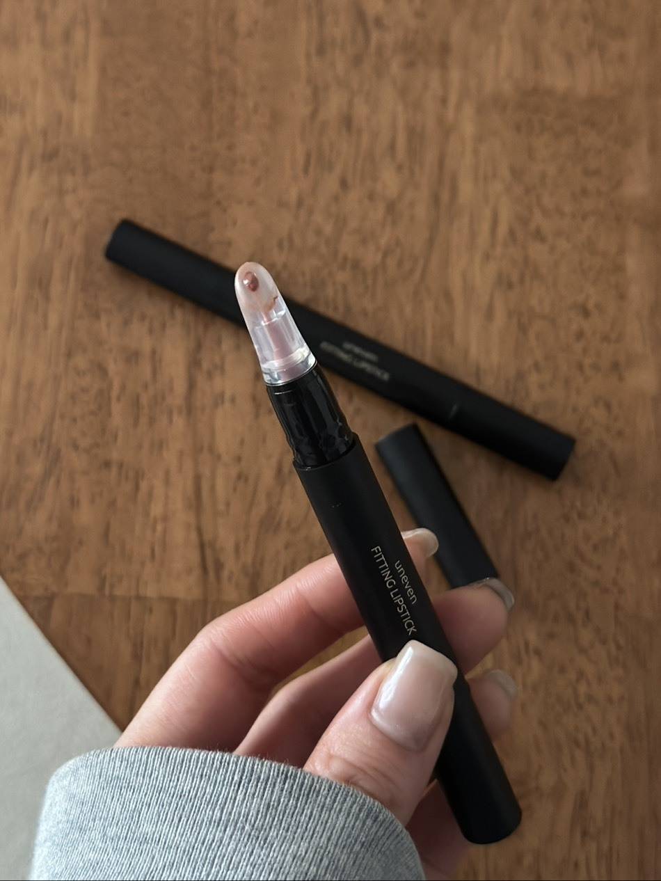 uneven FITTING LIPSTICK