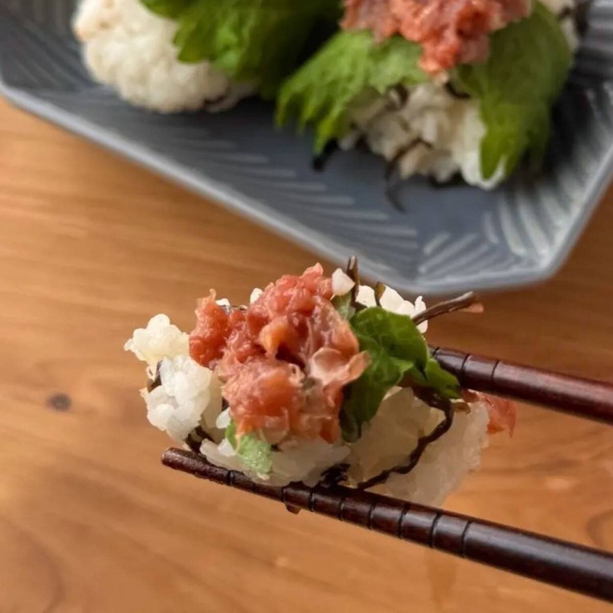 くらこん公式の「塩こんぶ梅かつおおにぎり」のレシピ