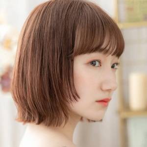  暖色カラーのフェイスレイヤーボブ 