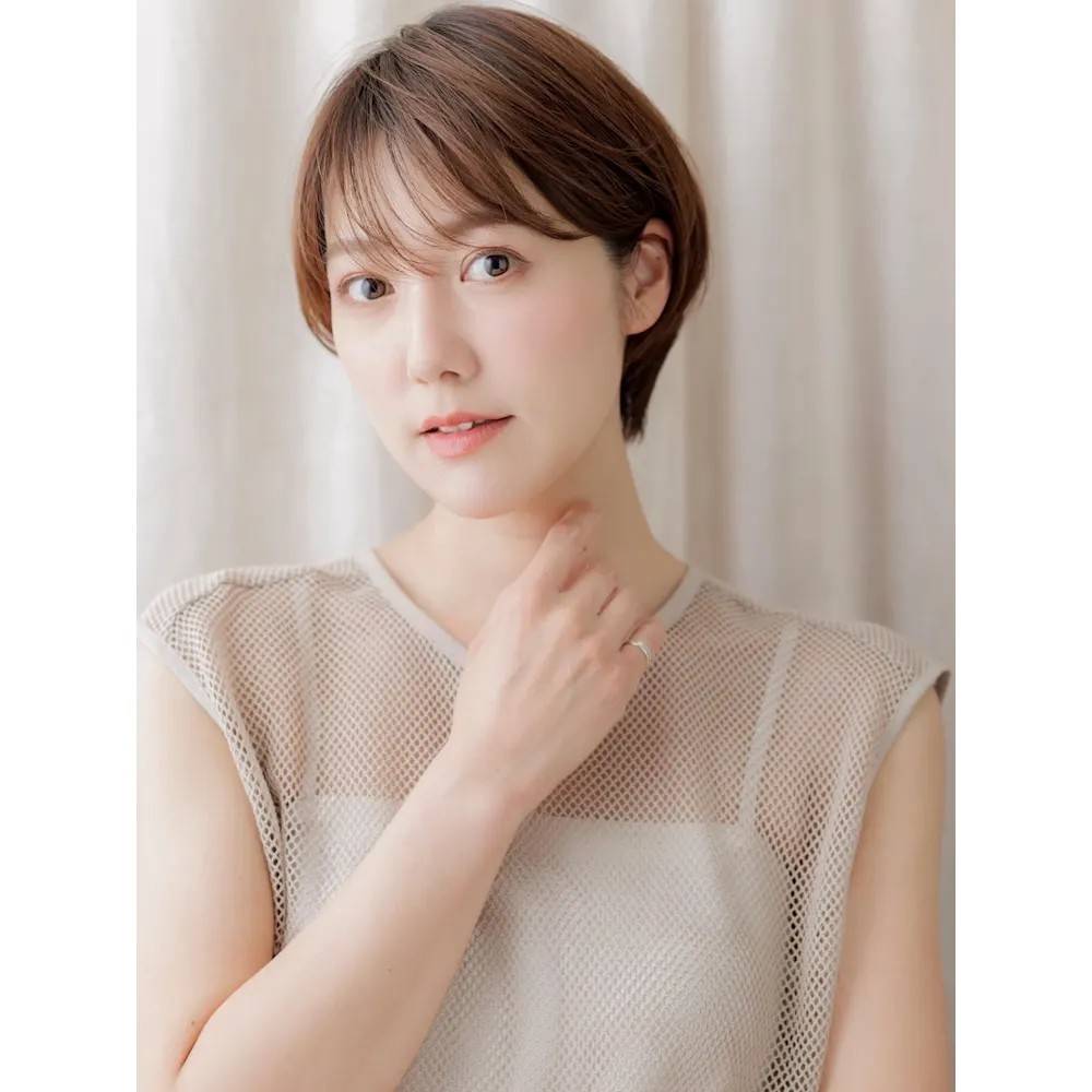 ウォームブラウンの美人ショート