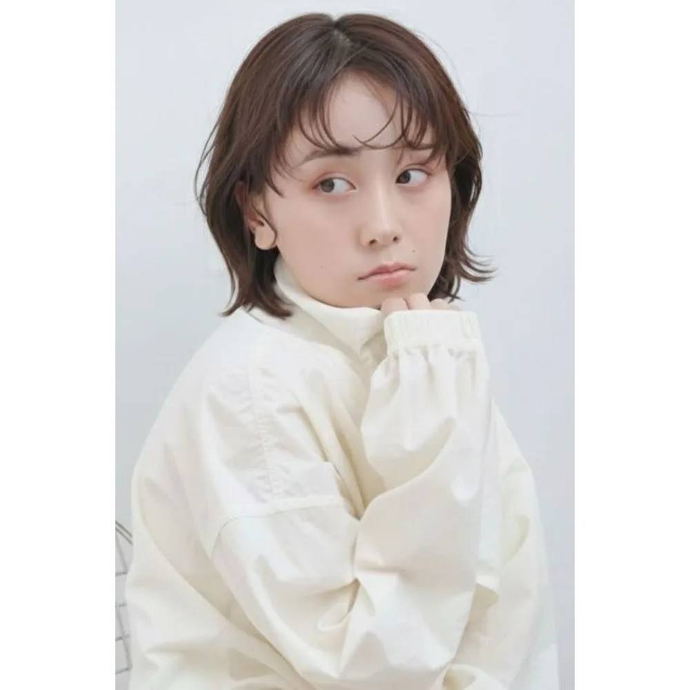 モードなウルフレイヤーボブ