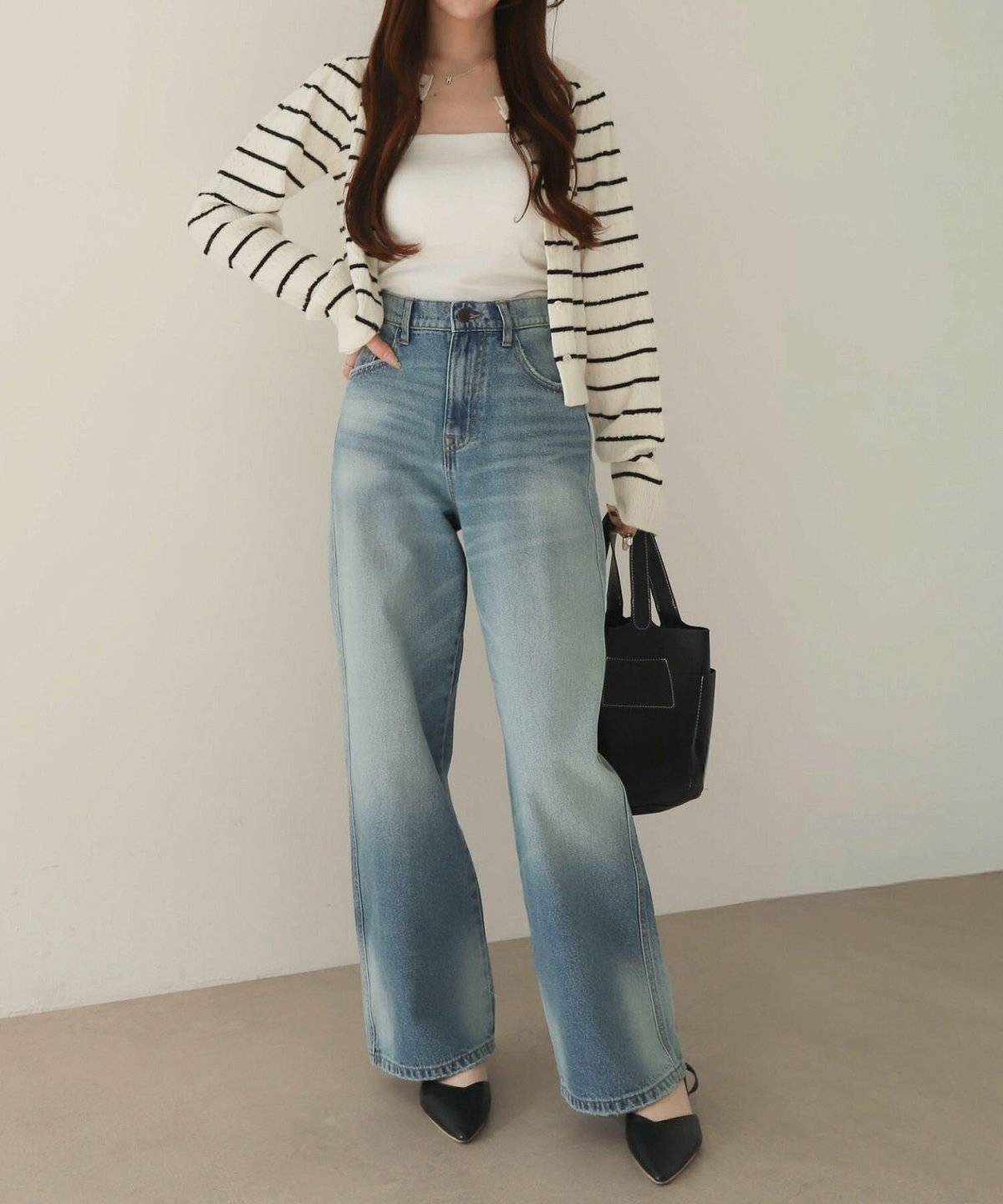 脚が太い人にNGなパンツコーデは淡色デニム