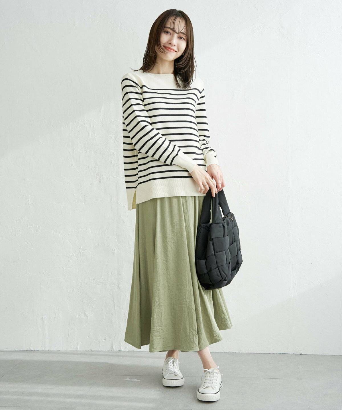 スカートコーデの女性