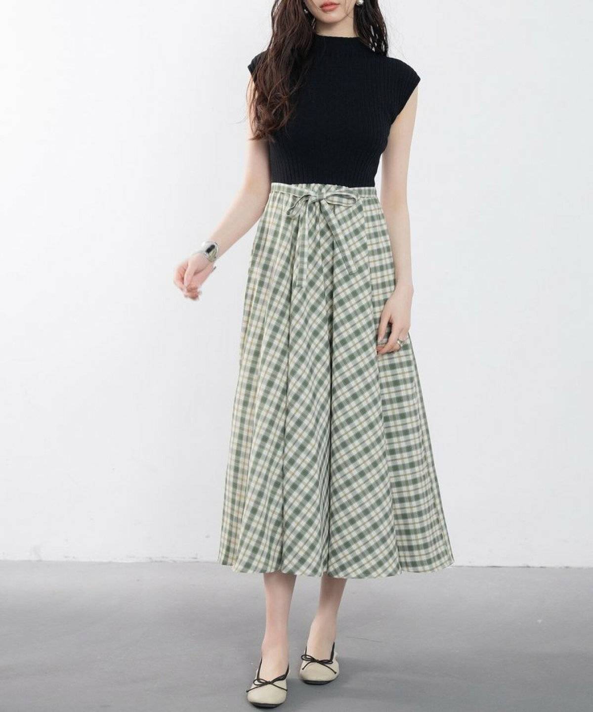 スカートコーデの女性