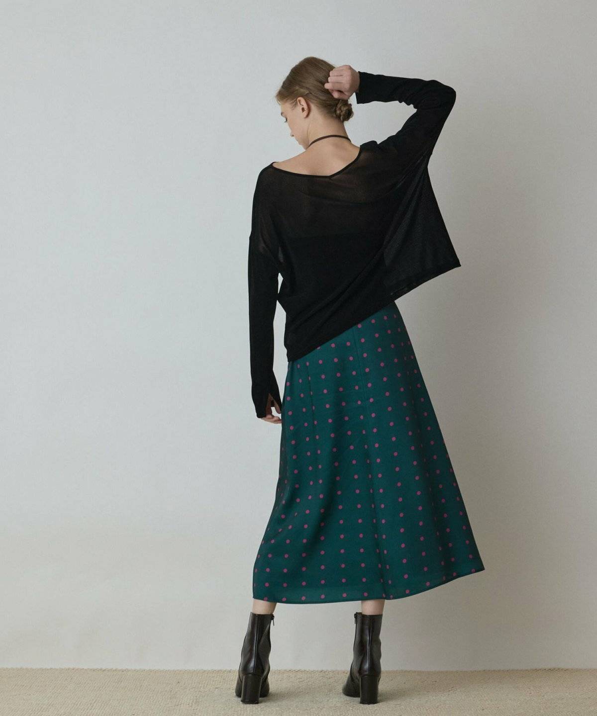 スカートコーデの女性