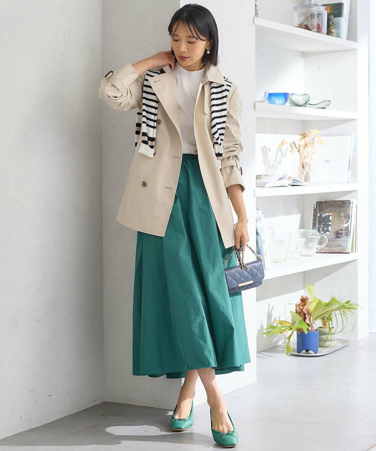 スカートコーデの女性