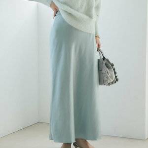 緑スカートコーデおすすめ28選♪春夏秋冬別の大人女子の着こなしとは？