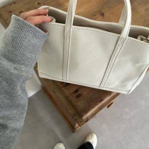 ちょうどいいが詰まってる!使いやすさを再認識した「キャンバストート」