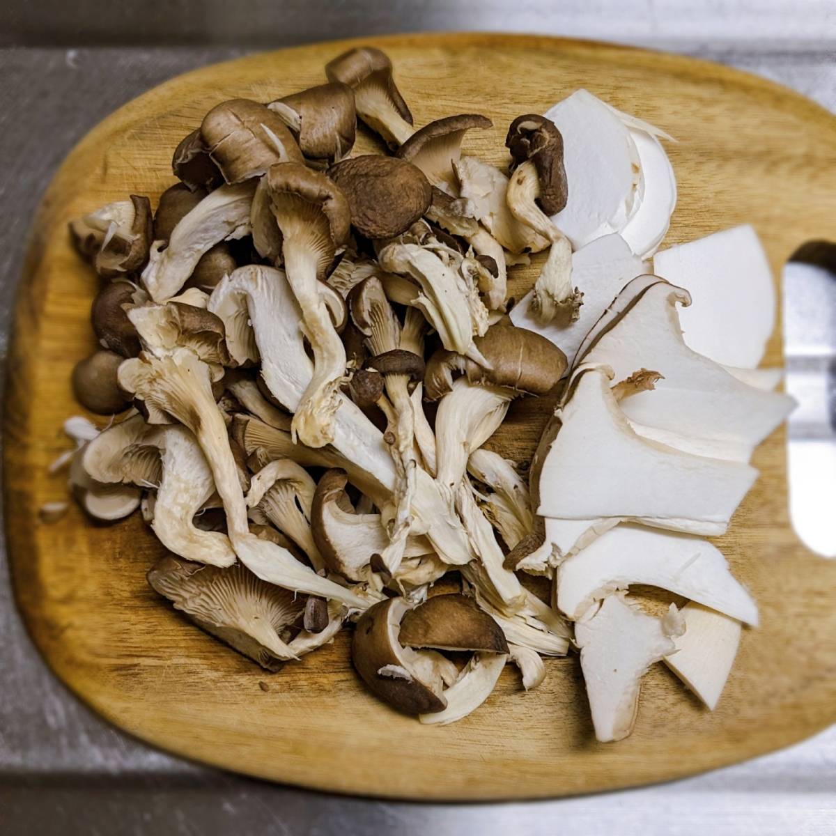 ヤマキ公式の「きのこのガーリックソテー」のレシピ