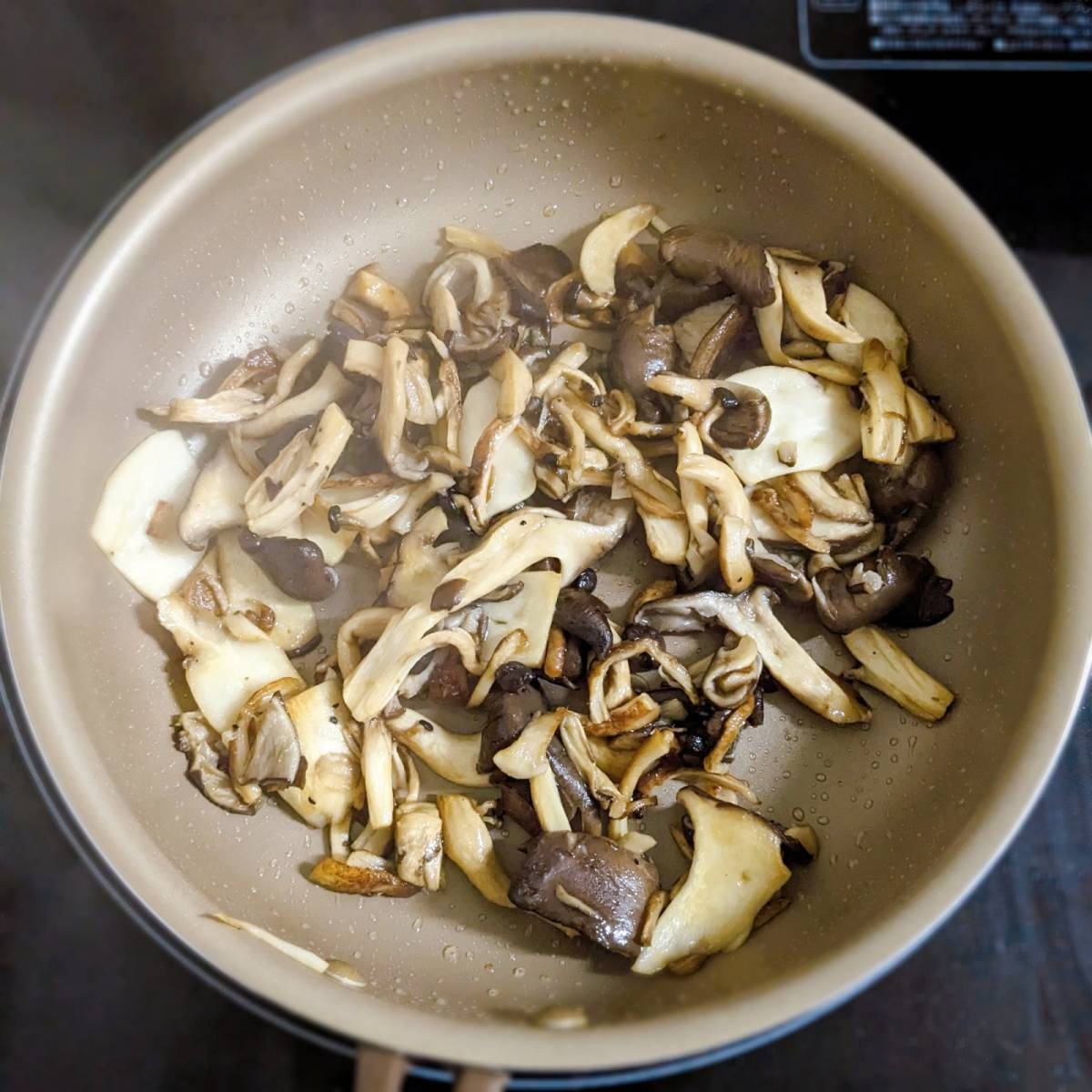 ヤマキ公式の「きのこのガーリックソテー」のレシピ