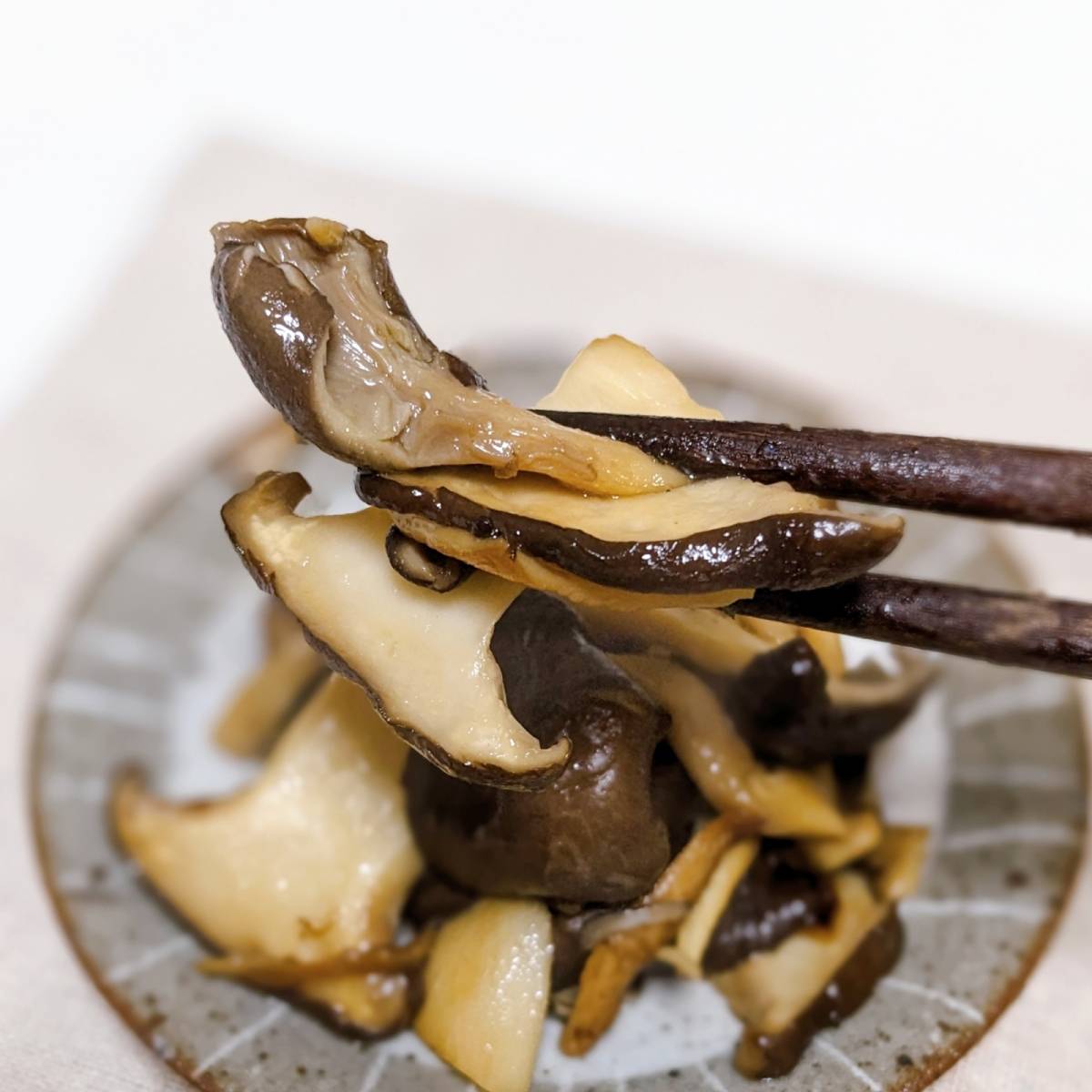 ヤマキ公式の「きのこのガーリックソテー」のレシピ