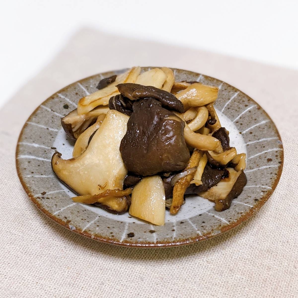 ヤマキ公式の「きのこのガーリックソテー」のレシピ