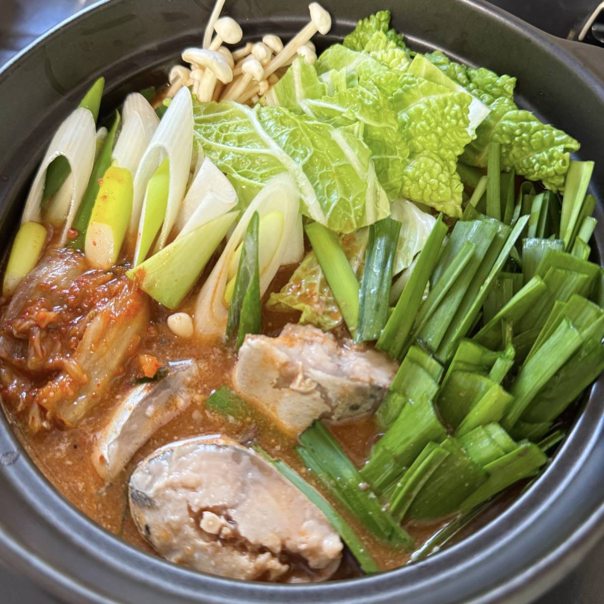 キョクヨー公式の「さば水煮缶のあったかキムチ鍋」のレシピ