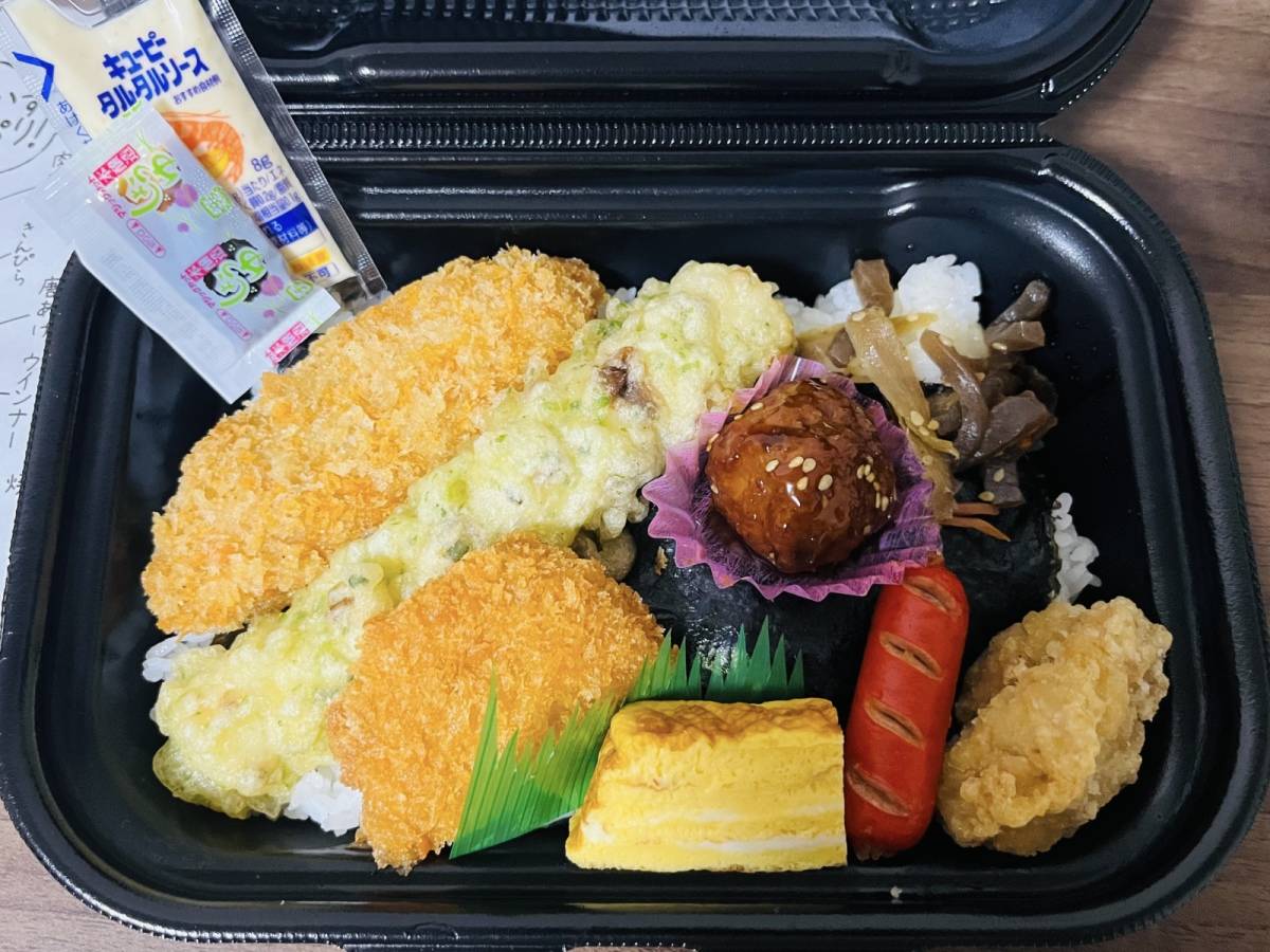 華やかなおかずがたくさんののり弁♪