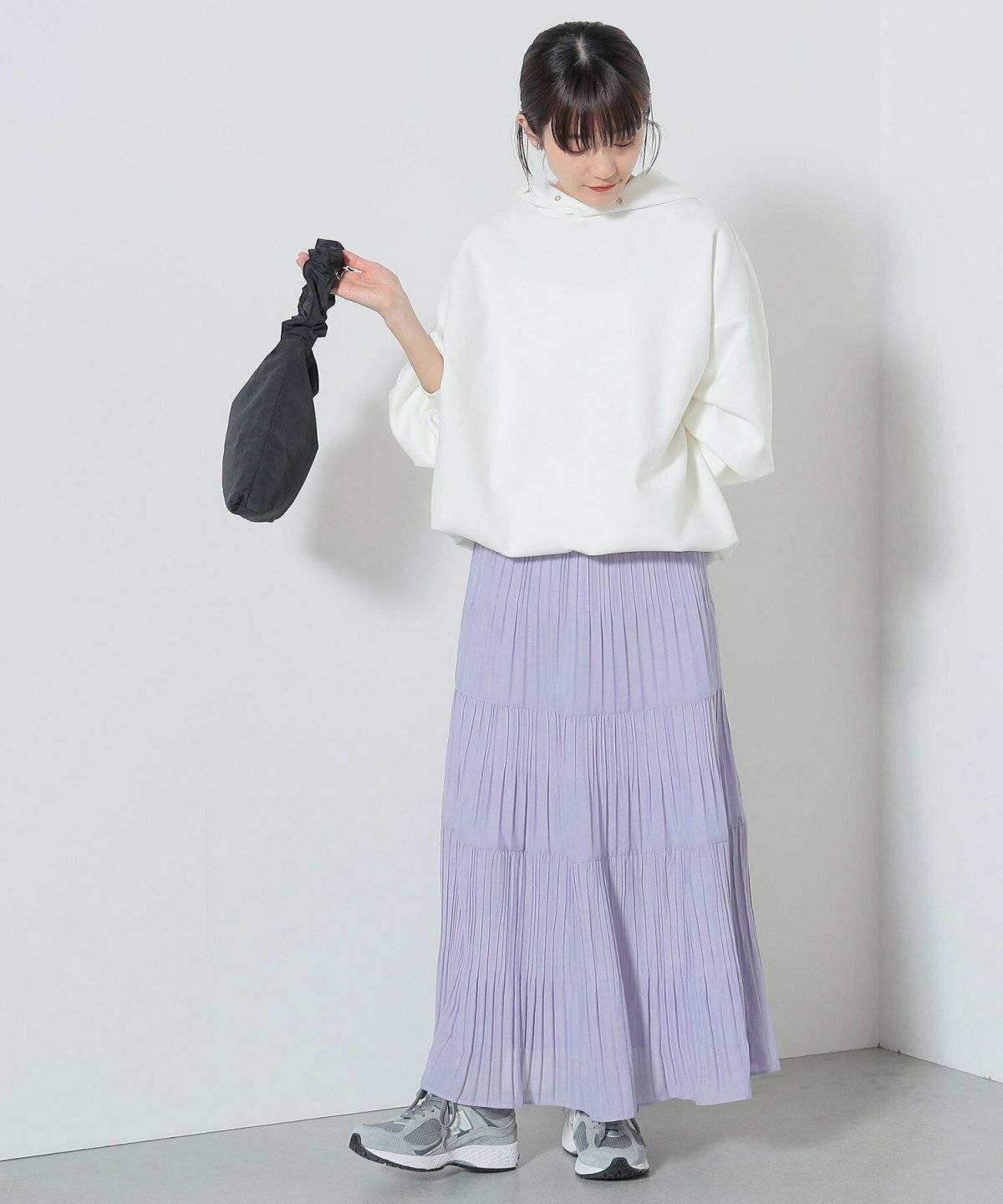 パーカーを着た女性