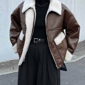 カジュアルおしゃれ♪ブラウンのボアブルゾンを使ったコーデ6選