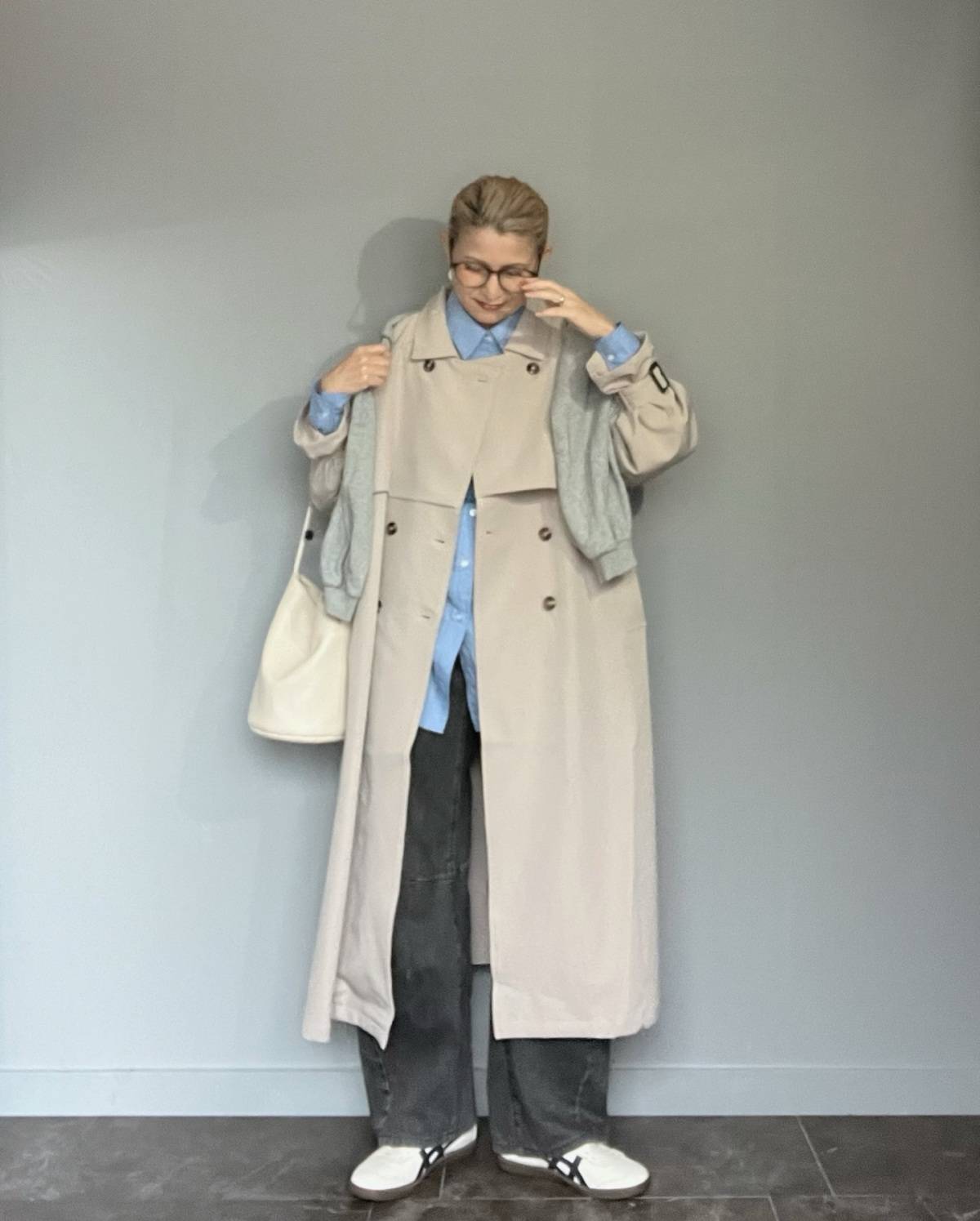 シャツ×トレンチコートが◎