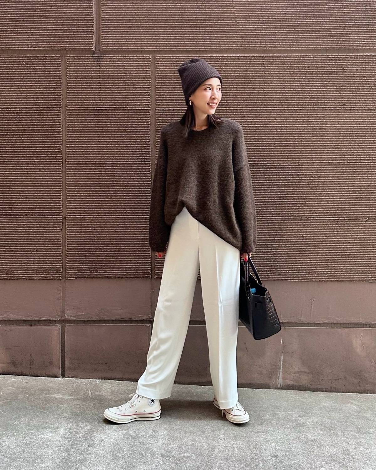 ビーニー×スニーカーが◎