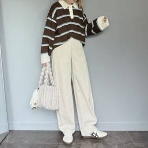 【2026年2月】こう着るのがおすすめ！大人可愛いスニーカーコーデ5選