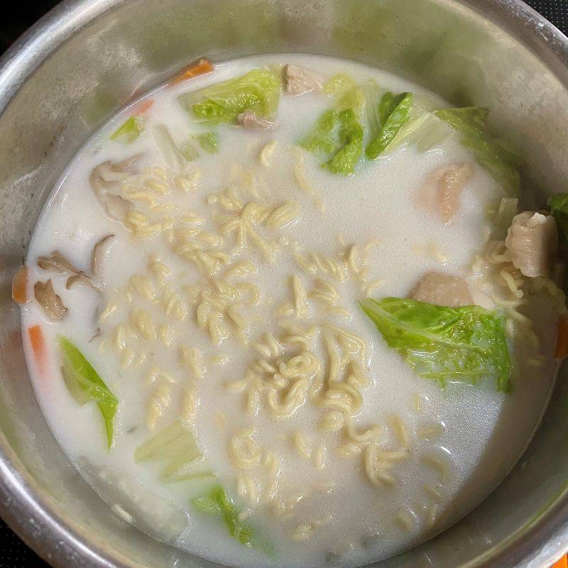 サッポロ一番公式の「【ナラ一番】飛鳥鍋風みそラーメン」のレシピ