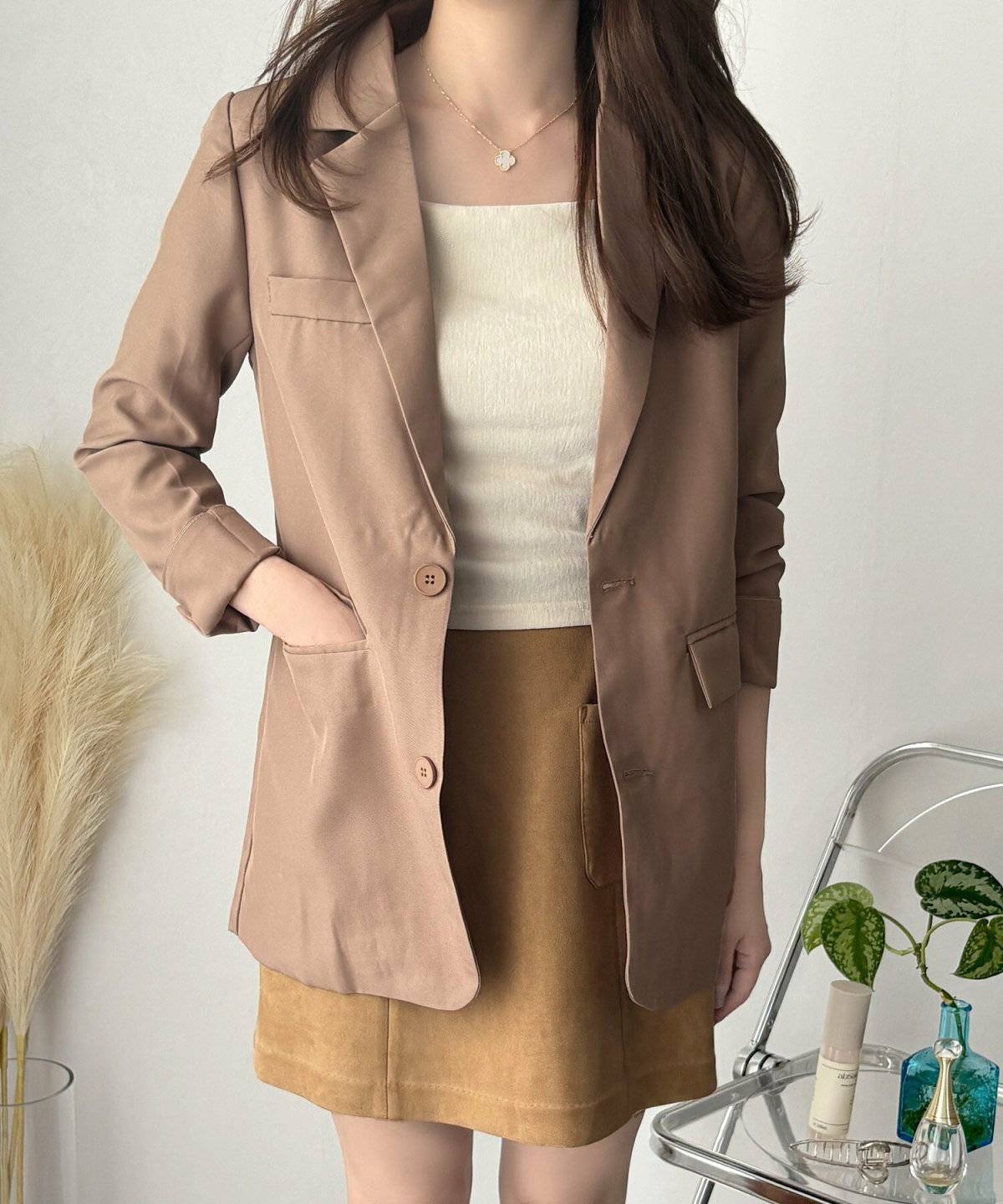 スカートコーデの女性