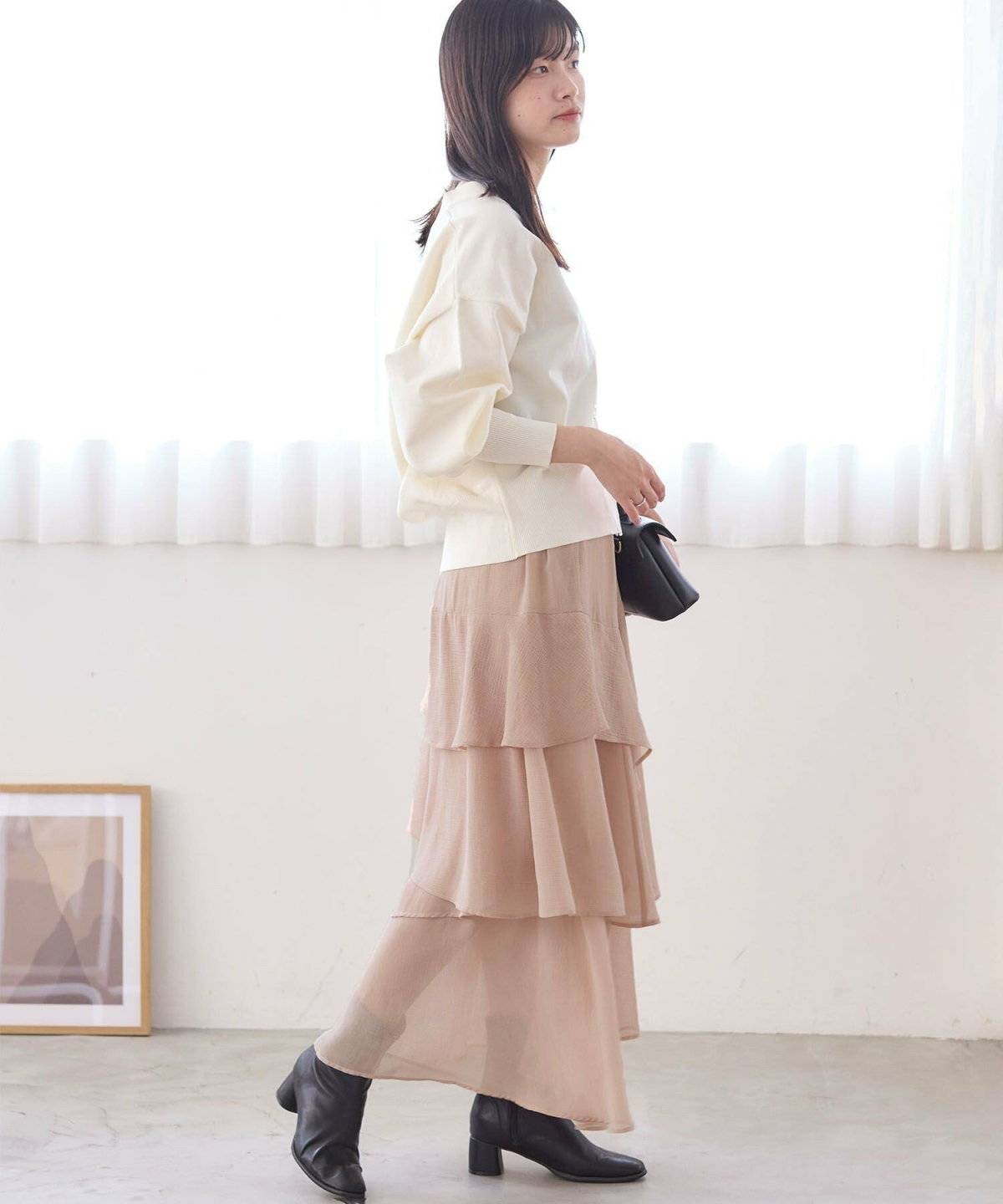 スカートコーデの女性