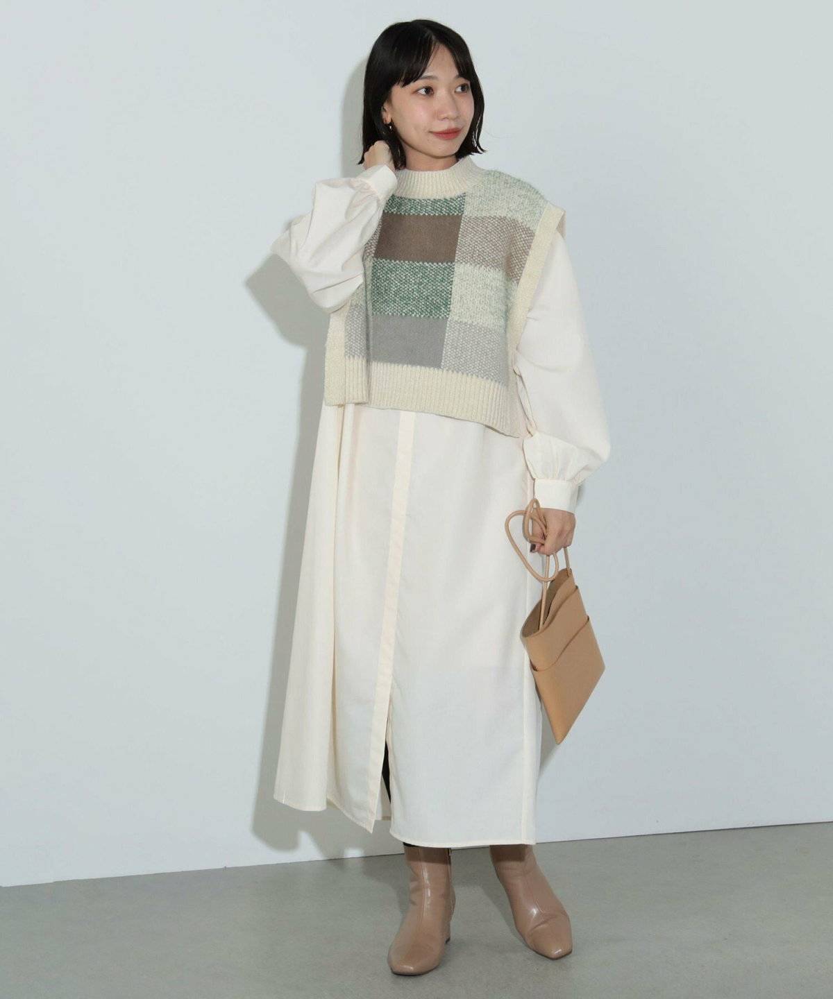 ワンピースコーデの女性