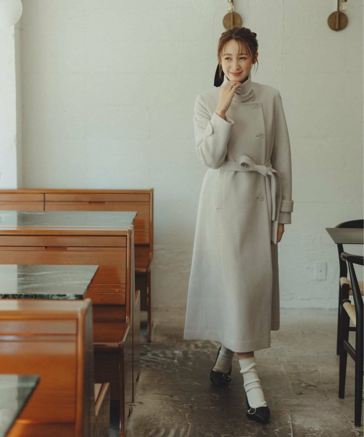 コートを着た女性