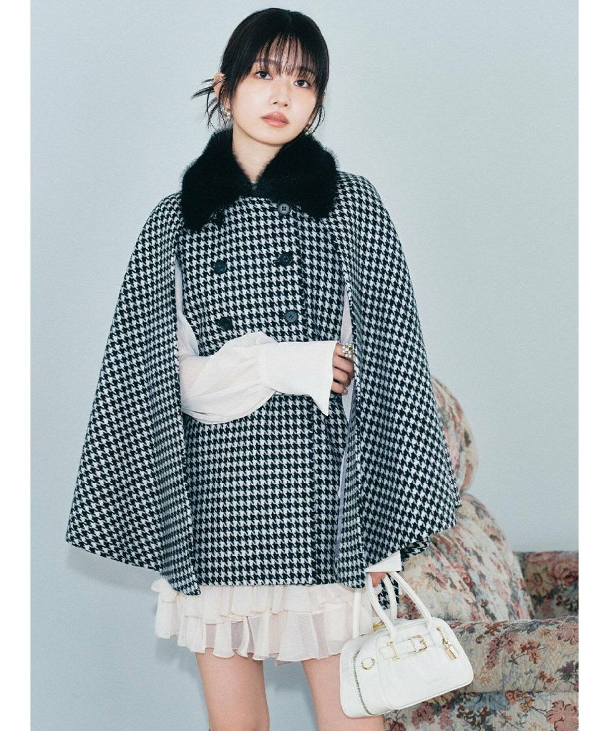 コートを着た女性