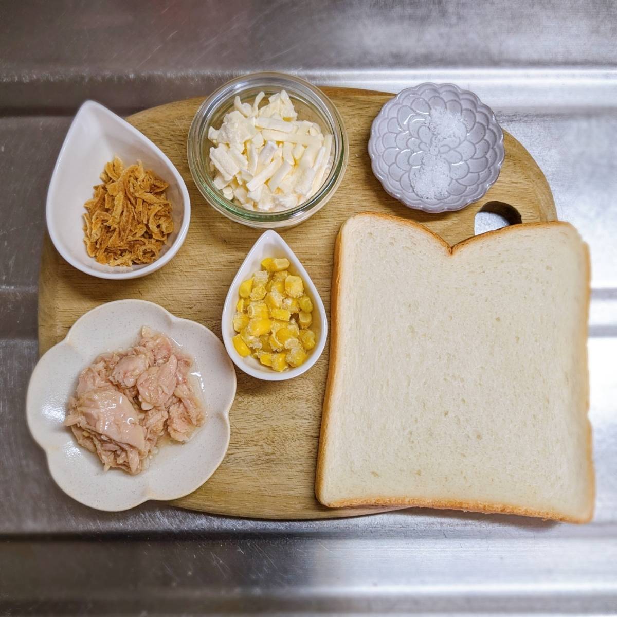 いなば公式の「ボリューム満点！ゴロっととろっとツナトースト」のレシピ