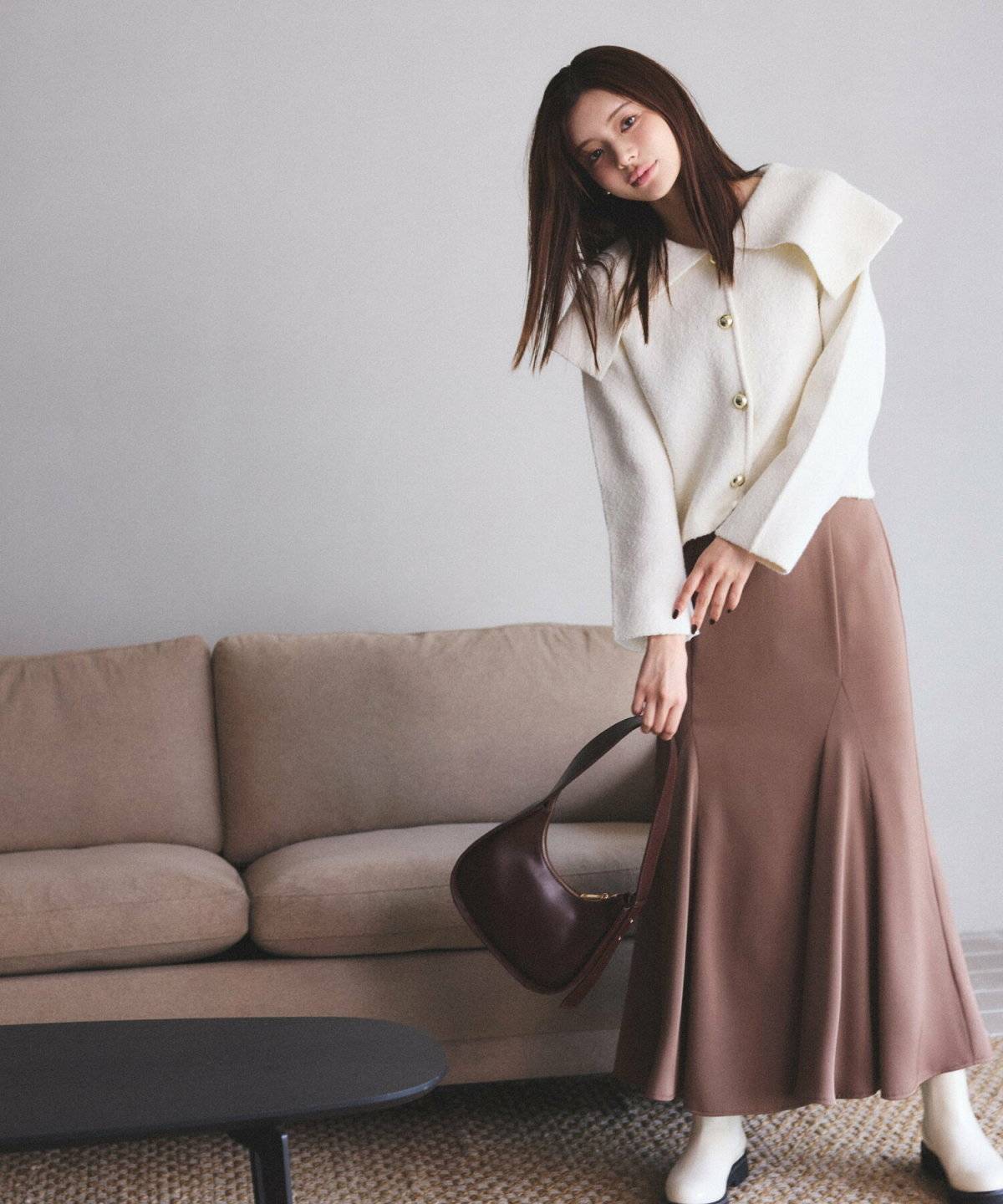 スカートコーデの女性