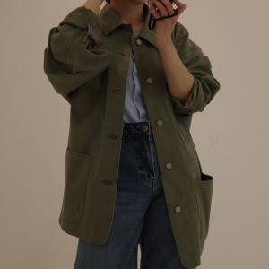 季節の変わり目に頼れる一着。定番なのに主役級【UNIQLO】のジャケットコーデ