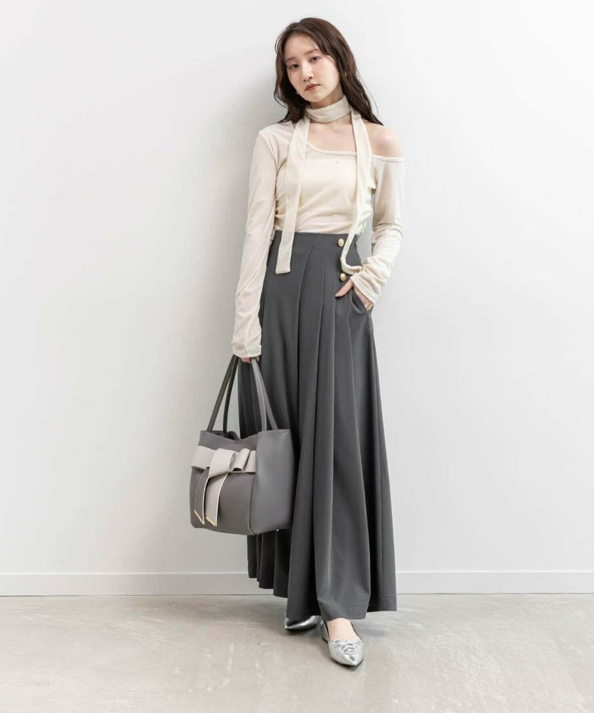 スカートコーデの女性
