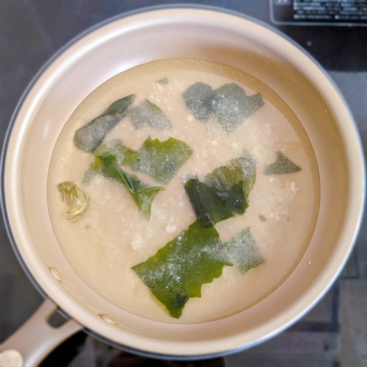 チキンラーメン公式の「味噌汁で味噌バターラーメン」のレシピ