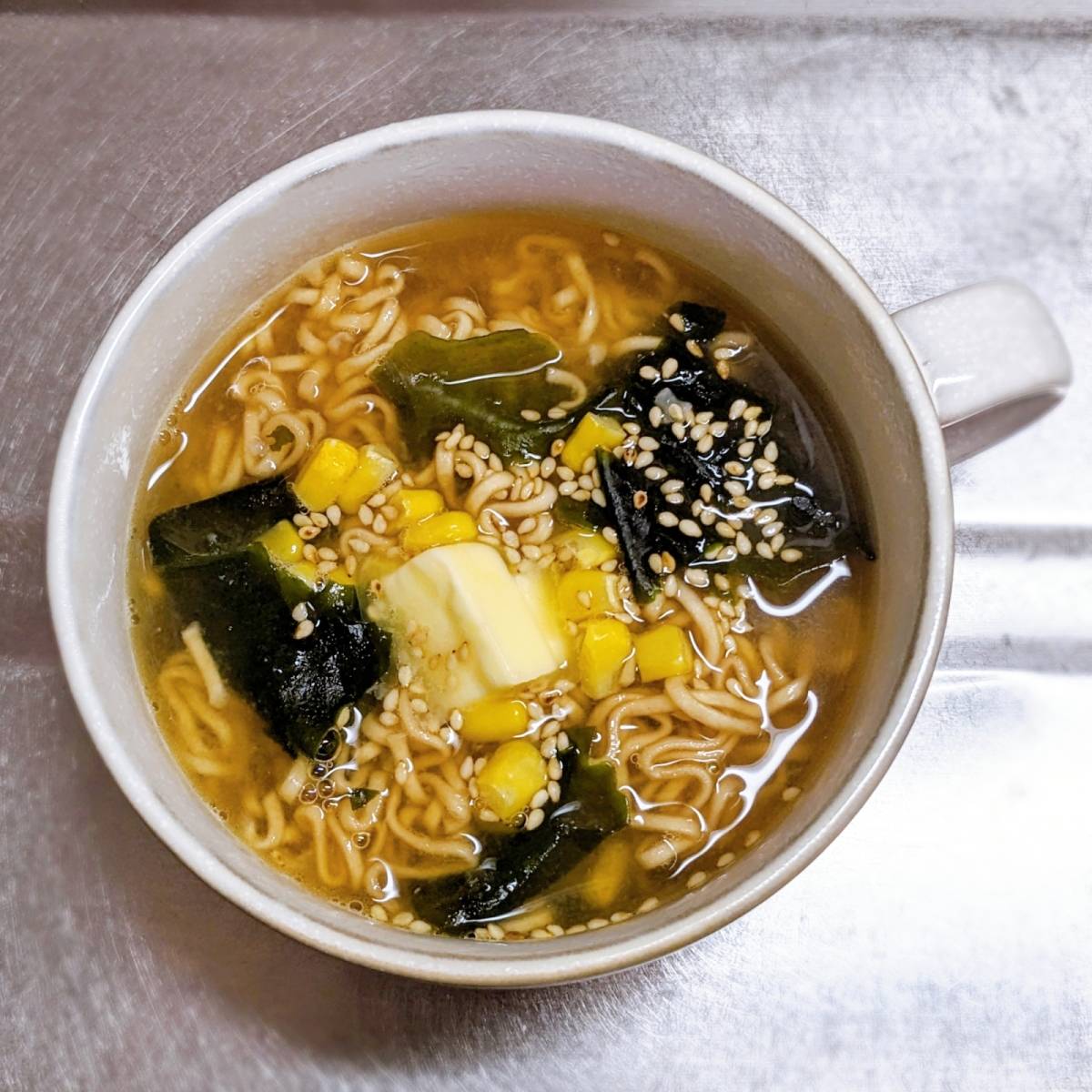 チキンラーメン公式の「味噌汁で味噌バターラーメン」のレシピ