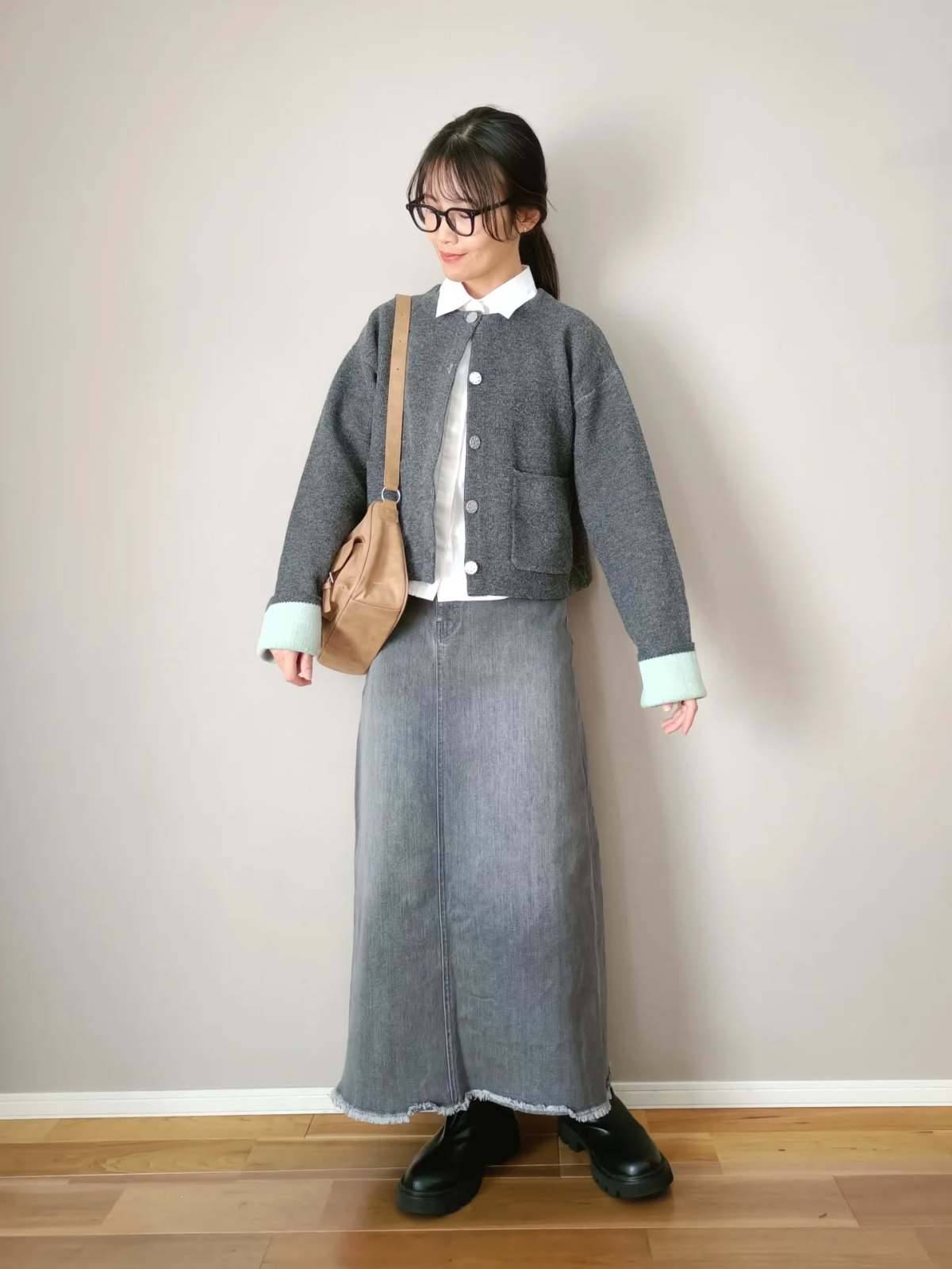 シャツの襟を出して着る♪