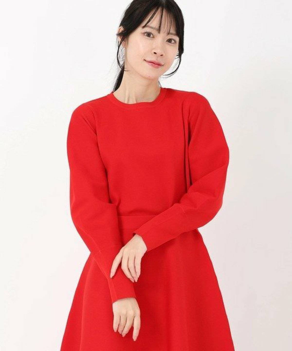 オレンジのニットとスカートのコーデ