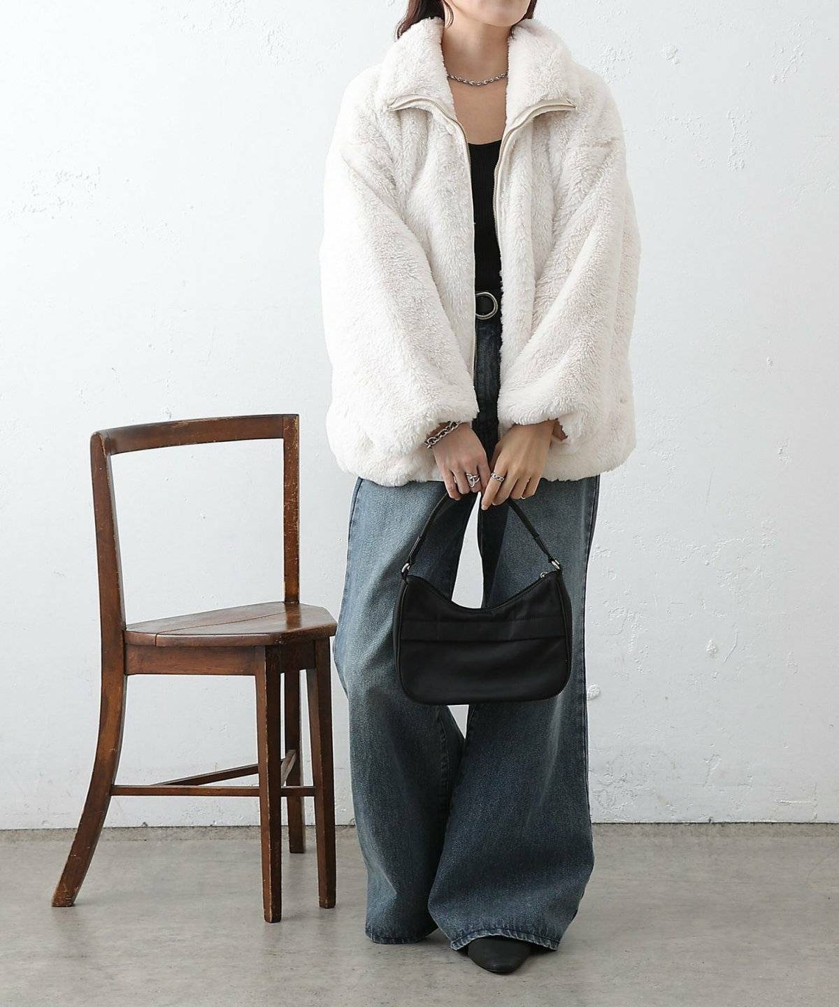 白ファーコートコーデ