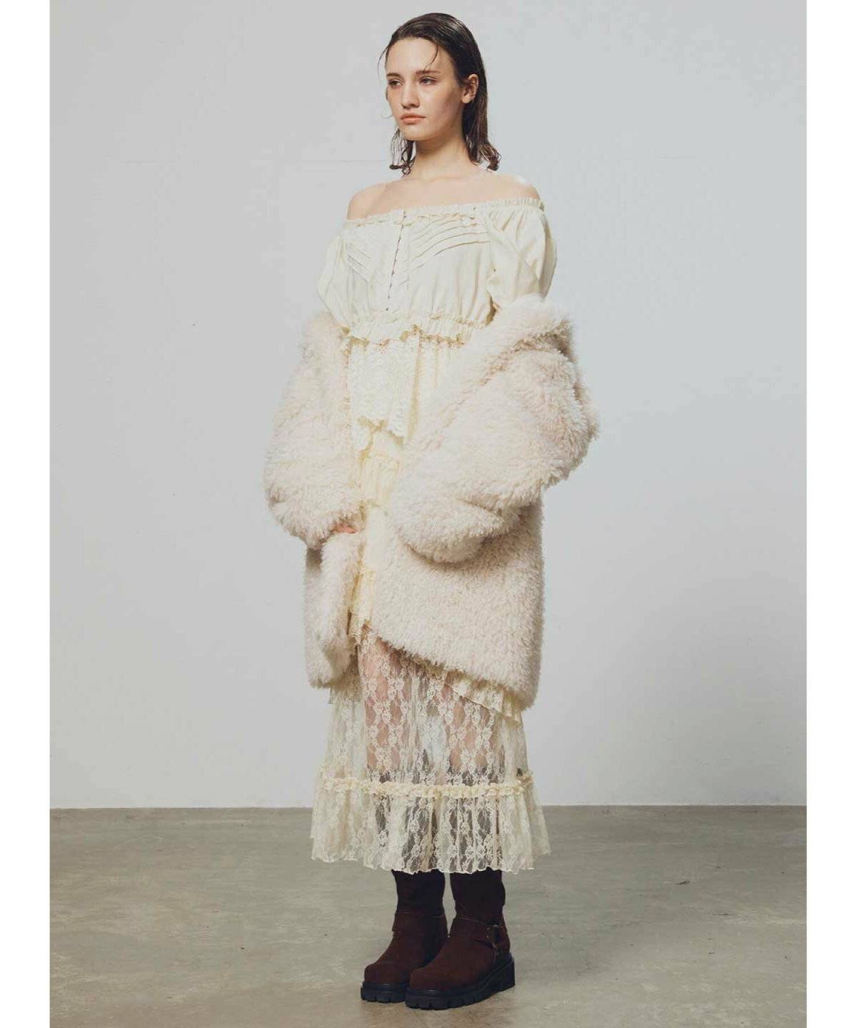 白ファーコートコーデ