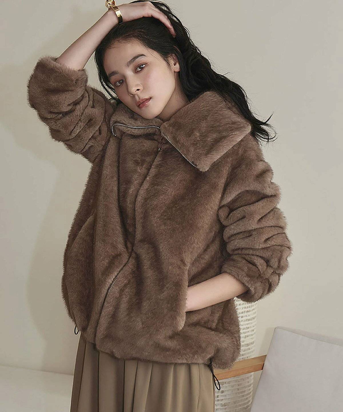 ブラウンのファーコートコーデ