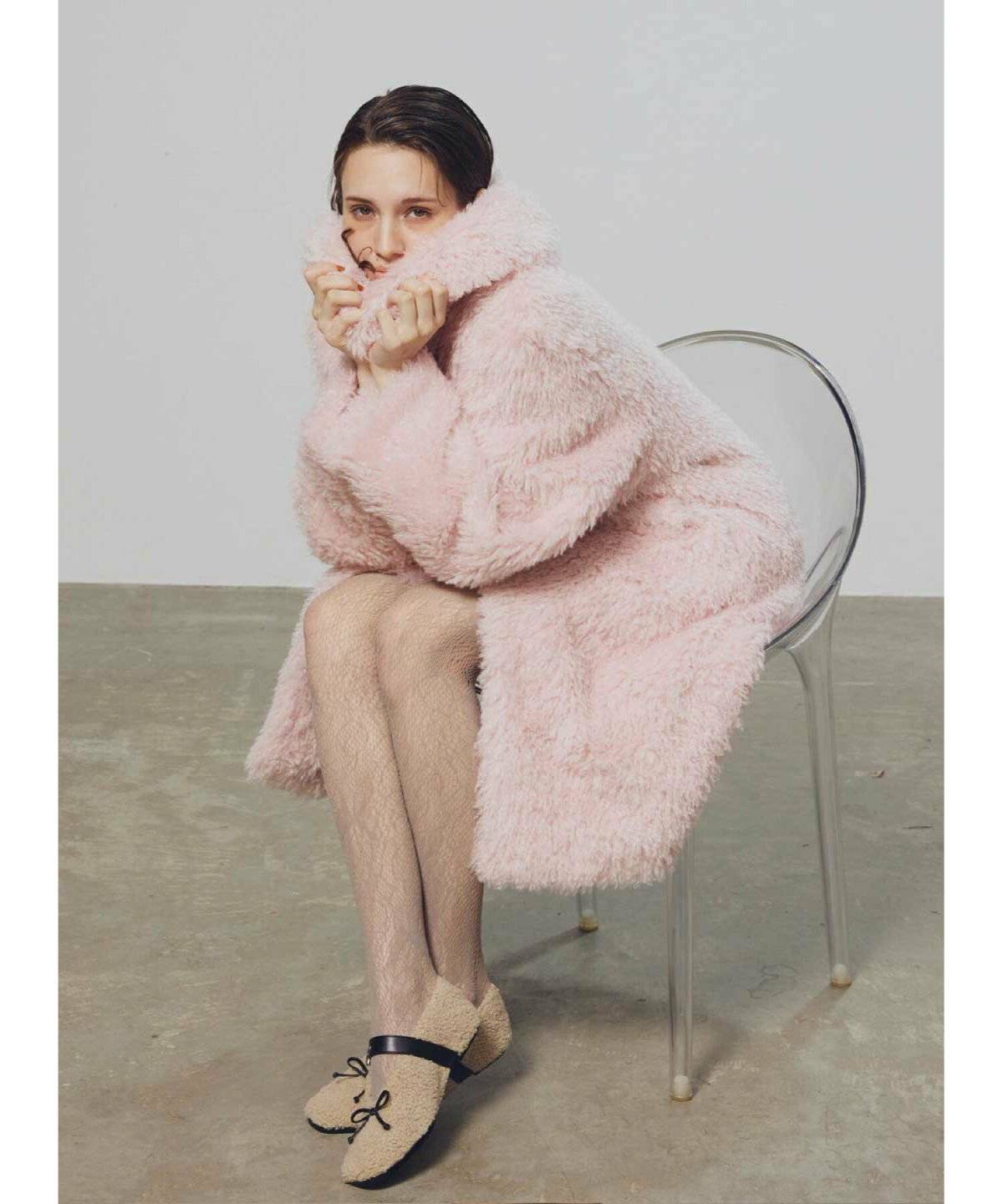 ピンクファーコートコーデ