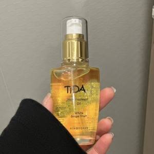 パサつきや広がりに終止符を！熱＆摩擦から守る「TiDA」のヘアオイル