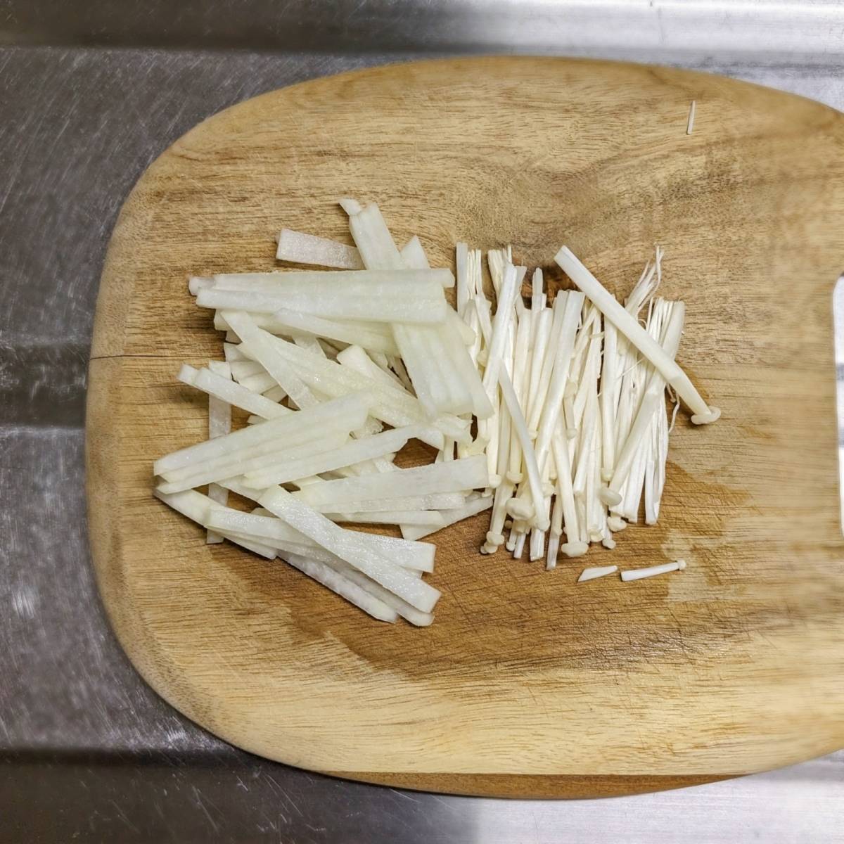 JAグループ公式の「やわらか大根とエノキタケのお味噌汁♪」のレシピ